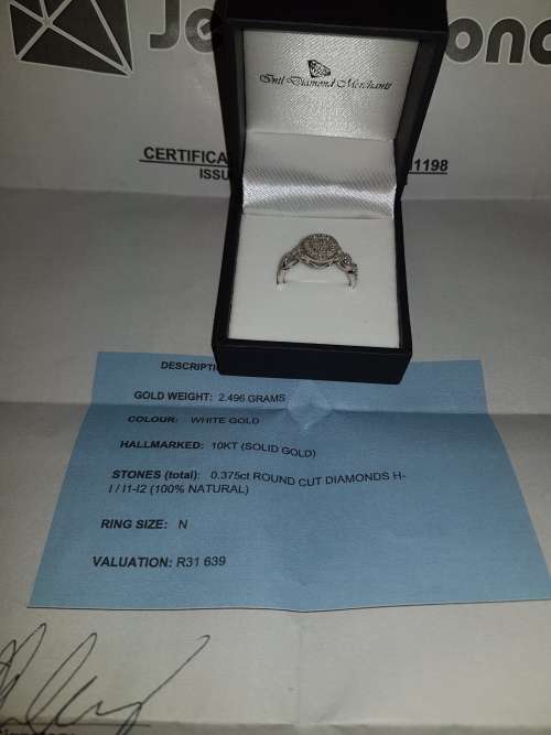 Beautiful Diamond Ring 10kt White Gold Natural Diamonds 0.375Ct