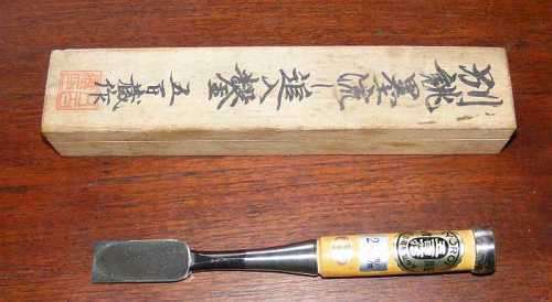 Iyoroi 24mm chisel from Kingshott.