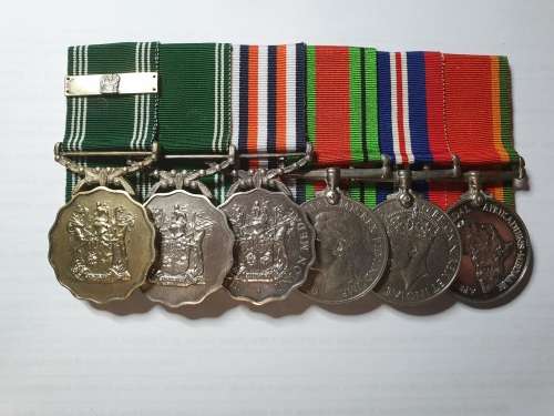 SADF  /  WW2 medal group with Union medal and 40 year clasp - SAAF