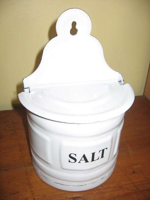 Hanging enamel Salt bin