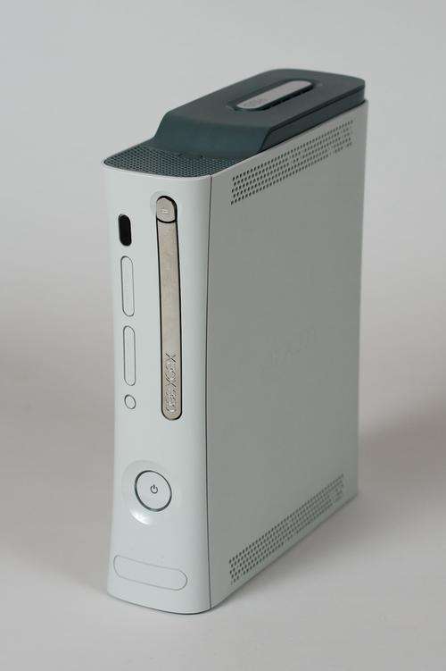 Microsoft Xbox 360 White HDMI Console 60gb w/controller