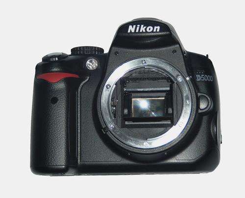 NIKON D5000 12.3MP WITH HDMI (BODY ONLY)