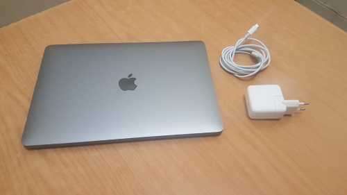 Apple MacBook Air (13-inch 2020) M1 Chip 8 core CPU 7 core GPU 8GB Memory 256GB SSD Space Grey