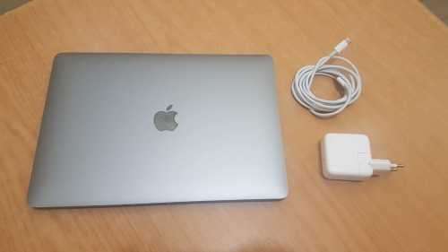 Apple MacBook Air (13-inch 2020) M1 Chip 8 core CPU 7 core GPU 8GB Memory 256GB SSD Space Grey