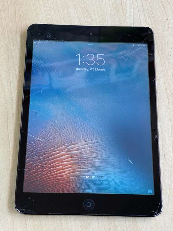 APPLE iPAD MINI  | 16GB  | Wi-Fi + CELLULAR | 7.9` | BLACK