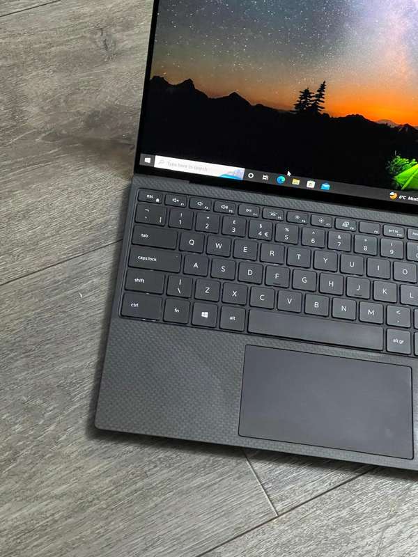 DELL XPS 13 9310**11TH GEN CORE i7-11857G**16GB RAM**512GB NVMe SSD**13.3` TOUCH SCREEN**WIN10
