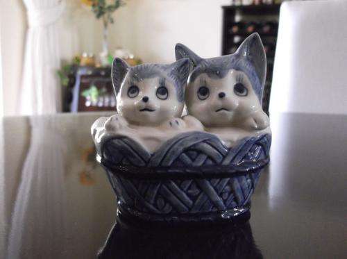 Too Cute for Words! ***Delfts*** Hand Painted Blue Delfts Cats-in-a-Basket Ornament