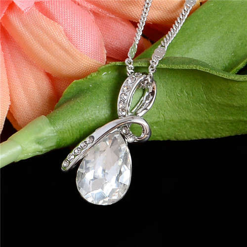 SILVER PLATED CLEAR AUSTRIAN TEARDROP AND SILVER RHINESTONE NECKLACE