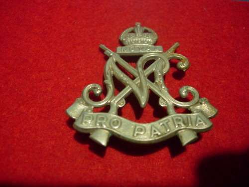 SOUTH AFRICA - ROYAL NATAL CARBINEERS CAP BADGE 1936-1964