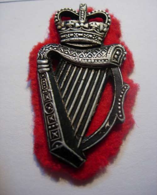 BRITISH - ROYAL ULSTER CONSTABULARY COLLAR BADGE - Q/C