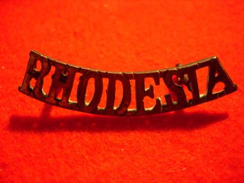 RHODESIA BRASS SHOULDER TITLE 1920 - 1950
