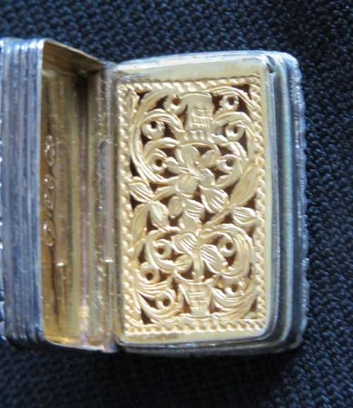 SILVER VINAIGRETTE IN ORIGINAL CASE - BIRMINGHAM 1841