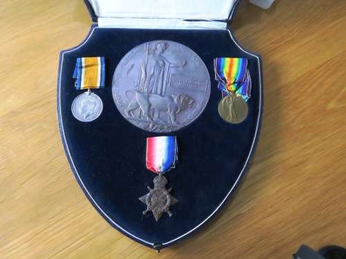 BRITISH - WW1 TRIO plus DEATH PLAQUE - CASED