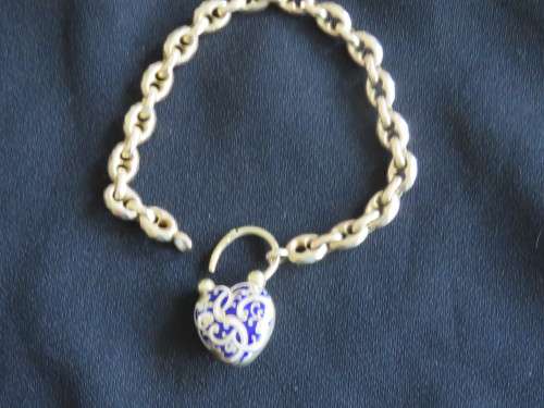 ANTIQUE GOLD BRACELET WITH GOLD ENAMEL PADLOCK / LOCKET