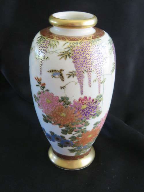 VINTAGE JAPANESE SATSUMA HAND PAINTED VASE