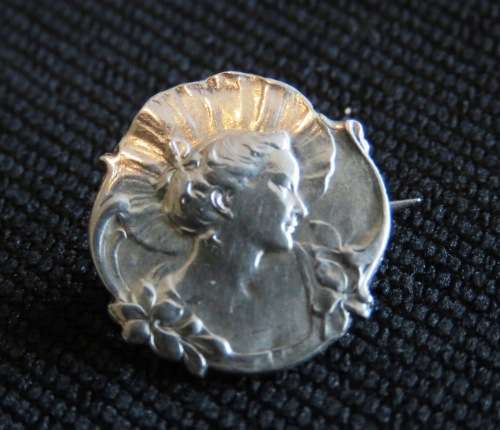 ART NOUVEA SILVER LAPEL BROOCH