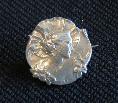 ART NOUVEA SILVER LAPEL BROOCH