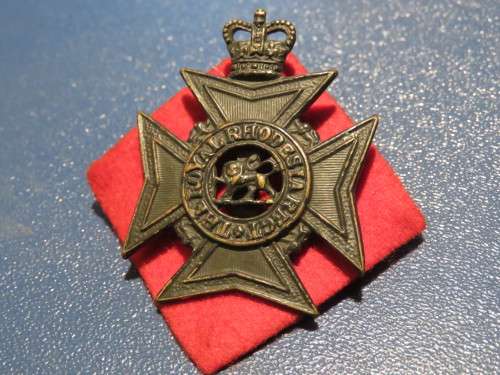 RHODESIA REGIMENT CAP BADGE Q/C - 1960s-1972