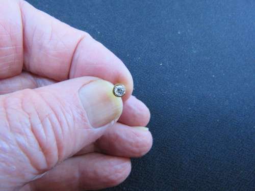 GOLD DIAMOND SINGLE STUD EARING