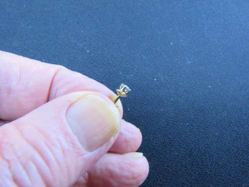GOLD DIAMOND SINGLE STUD EARING