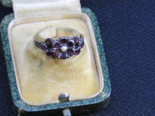 GEORGIAN GOLD - GARNET and PEARL RING - CIRCA 1800