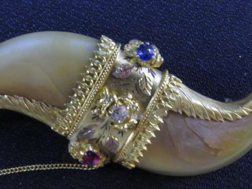 VINTAGE DOUBLE CLAW TIGER/LION  BROOCH SET WITH DIAMOND, RUBY & SAPPHIRE IN 18CT GOLD