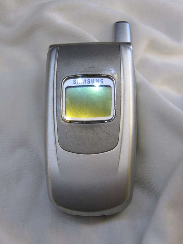CELL PHONES  x 2 - OLD NOKIA and SAMSUNG