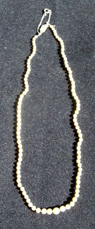 A BEAUTIFUL ANTIQUE STRING OF PEARLS