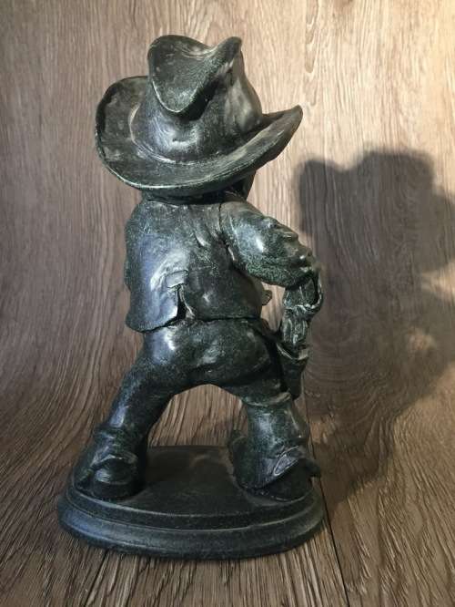 Gunslinger Cowboy Statue, Resin Cast, 20cm x 8cm x 12cm