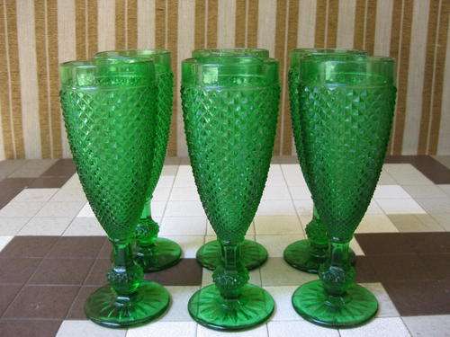 Vintage Champagne Glasses (Green)