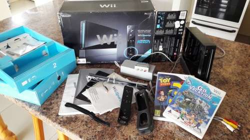 Nintendo Wii plus two games