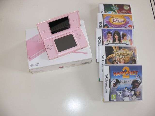 Nintendo DS lite (pink) + games