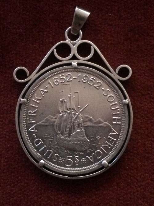 CRAZY R1!!!! 1952 crown pendant