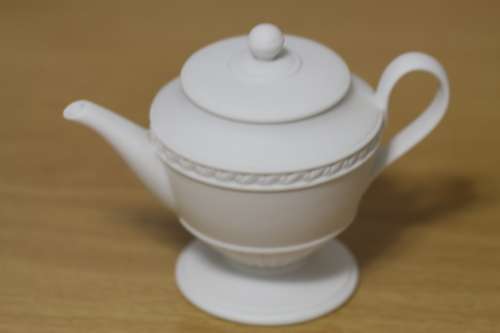 Wedgwood 4 o` clock china teapot------long burning candle