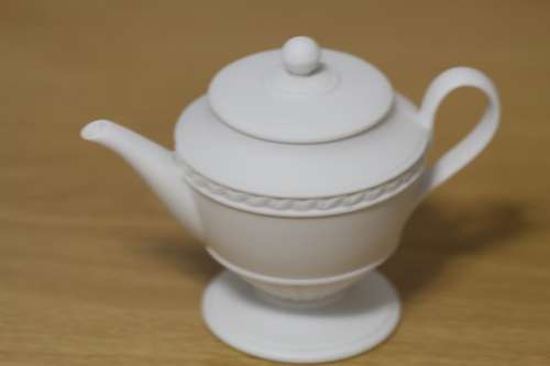 Wedgwood 4 o` clock china teapot------long burning candle