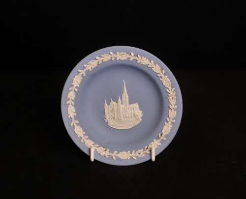 WEDGWOOD-JASPERWARE ROUND pale blue plate-- Salisbury Cathedral