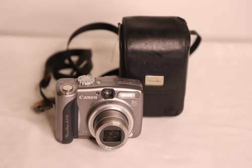 CANON POWERSHOT CAMERA------A710 is-7.1 pixal--6x optical ZOOM Metallic grey