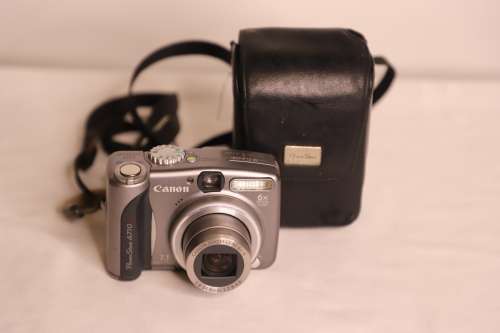 CANON POWERSHOT CAMERA------A710 is-7.1 pixal--6x optical ZOOM Metallic grey