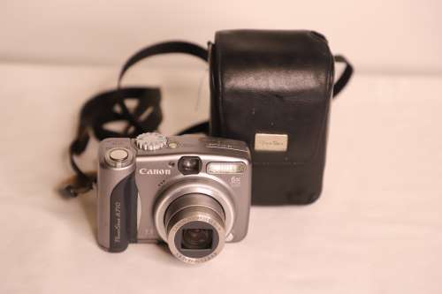 CANON POWERSHOT CAMERA------A710 is-7.1 pixal--6x optical ZOOM Metallic grey