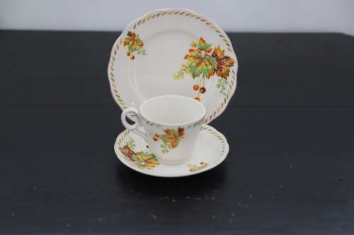 VINTAGE GRINDLEY -CREAM PETAL pattern 1935-1953---english style TEAPOT