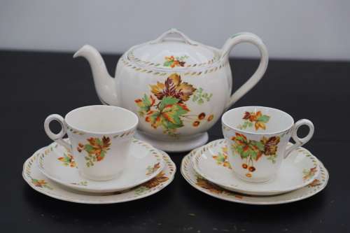 VINTAGE GRINDLEY -CREAM PETAL pattern 1935-1953---english style TEAPOT