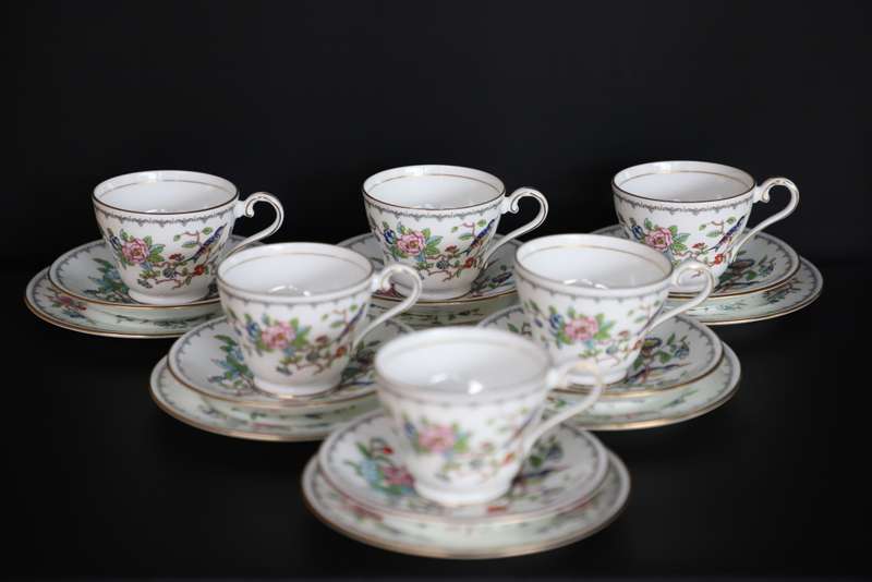 Aynsley -china- -PEMBROKE pattern--TEA cups saucer side plates(Trios)