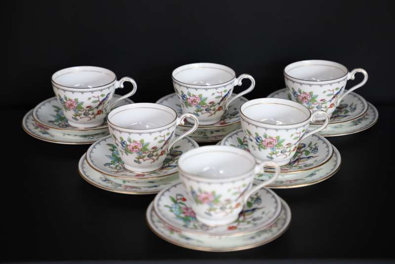 Aynsley -china- -PEMBROKE pattern--TEA cups saucer side plates(Trios)