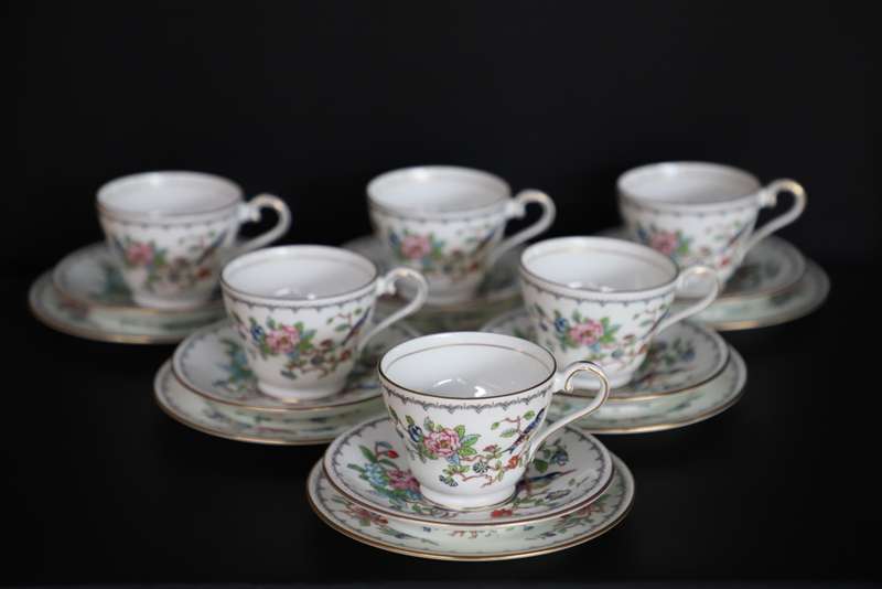 Aynsley -china- -PEMBROKE pattern--TEA cups saucer side plates(Trios)