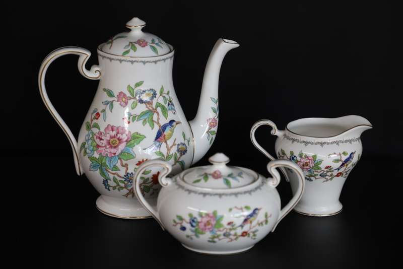 Aynsley -china- -PEMBROKE pattern--Tea/Coffee Pot, sugar basin with lid, milk jug