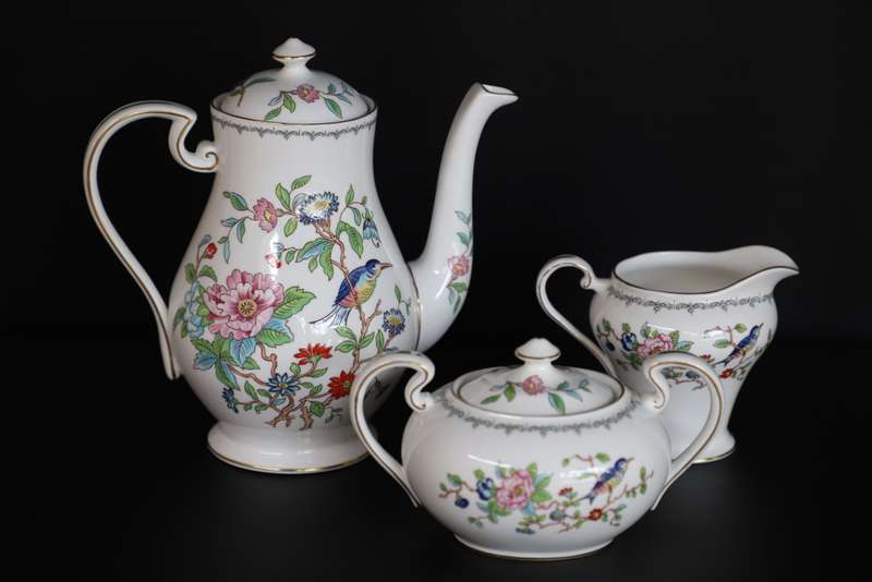 Aynsley -china- -PEMBROKE pattern--Tea/Coffee Pot, sugar basin with lid, milk jug