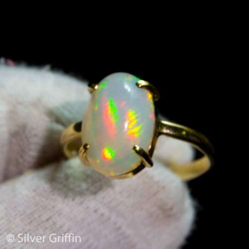 True Beauty only from Silver Griffin 3.97 ct  Natural Ethiopian Opal Set in 9ct Solid Gold.