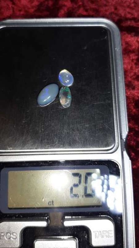 AUSTRALIAN OPALS . 2 DOUBLETS, 1 CRYSTAL .TOYAL WEIGHT 2ct