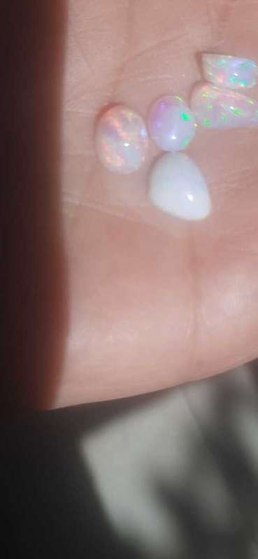 ETHIOPIAN OPALS 4ct(TCW).BRIGHT, NICE COLORS