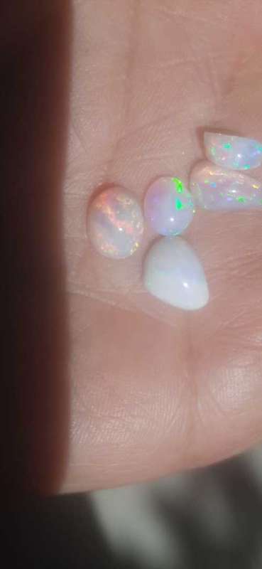 ETHIOPIAN OPALS 4ct(TCW).BRIGHT, NICE COLORS